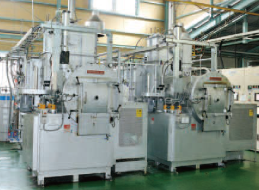 小型ガス浸炭炉の写真