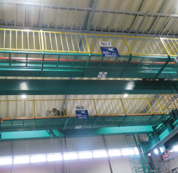 走行クレーンの写真